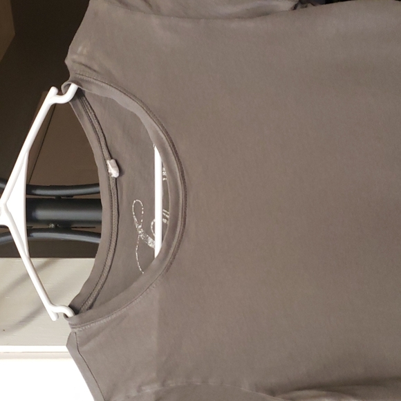 S Classic Solid Short Sleeve Tee. - Picture 5 of 5